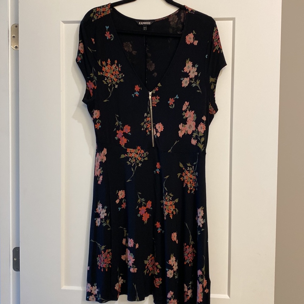 EXPRESS DRESS💜 - Picture 2 of 5
